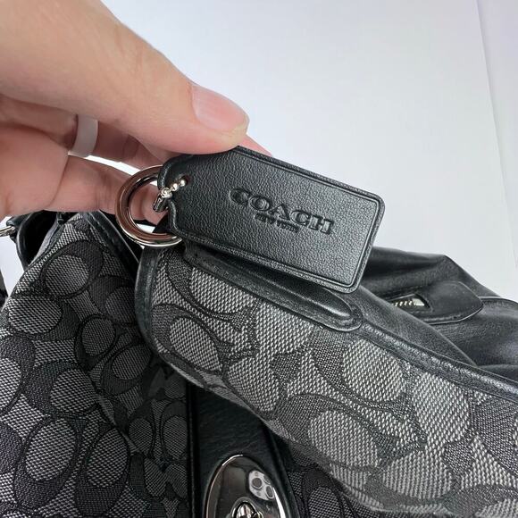 EUC Coach Outline SIGNATURE Carlyle Shoulder Bag BLACK SMOKE Silver Accents - Picture 4 of 12